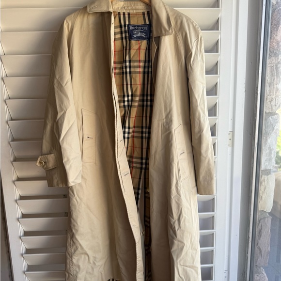 Burberry Jackets & Blazers - Burberry Vintage Beige Trench Coat size M